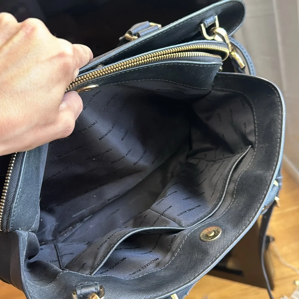 Michael Michael Kors black purse with Pom Pom - Picture 4 of 8